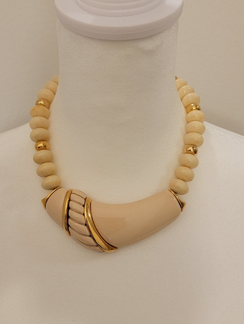 Vintage 16" Napier Chunky Acrylic Bead Necklace Off White Gold Toned
